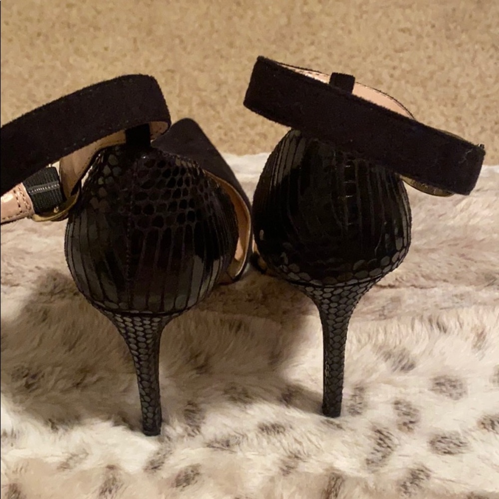 Black Pumps